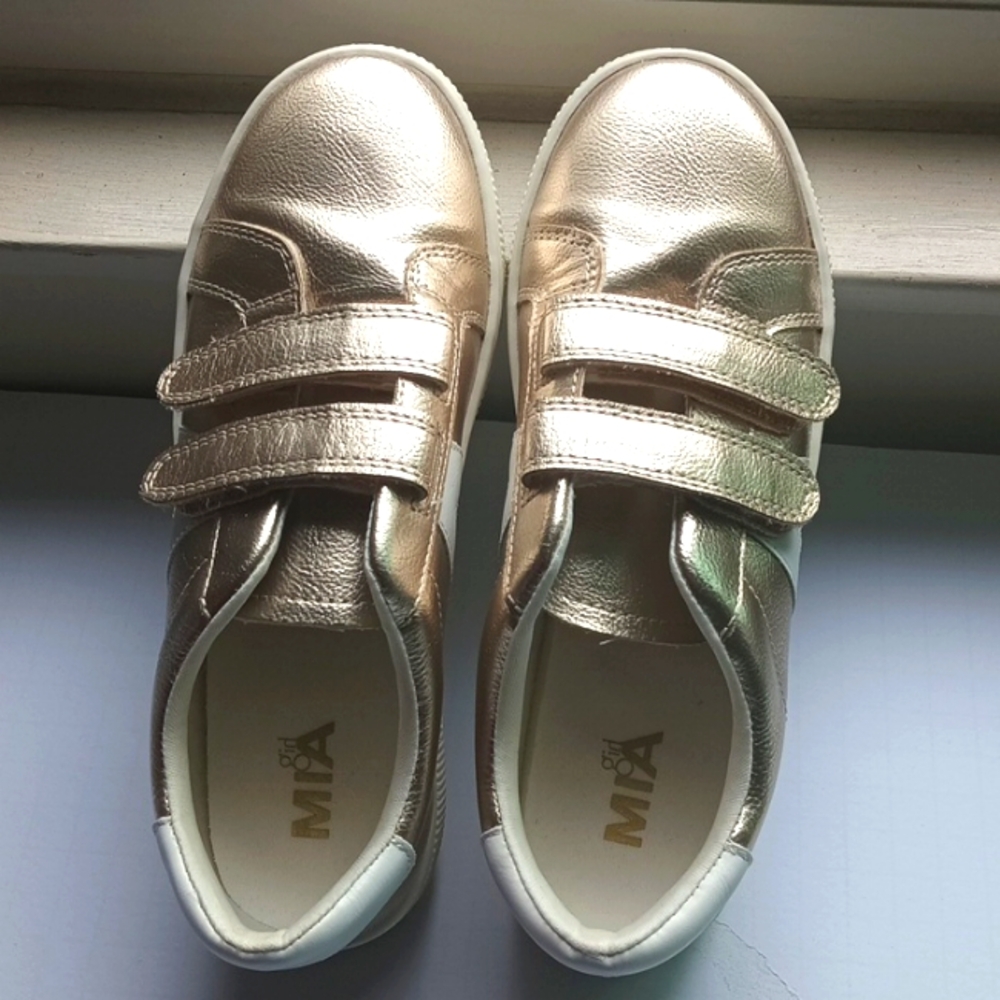 Mia Girl Golden Shoes With Straps For Girls Size 3.